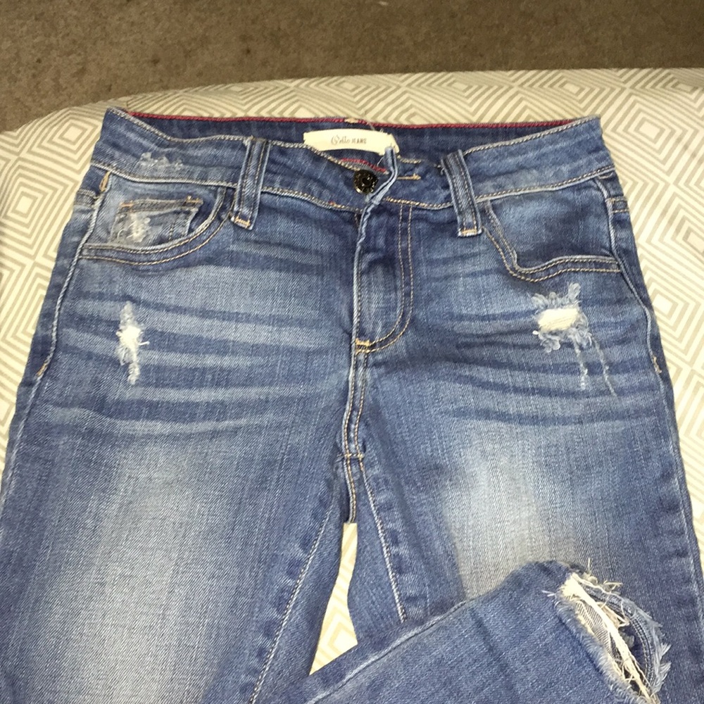 Cute pair of ripped jeans!